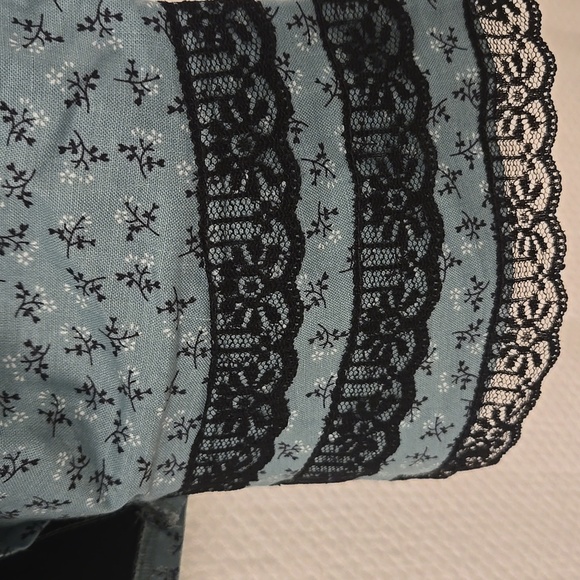 Recollections Blue Floral Lace Blouse - Picture 5 of 5